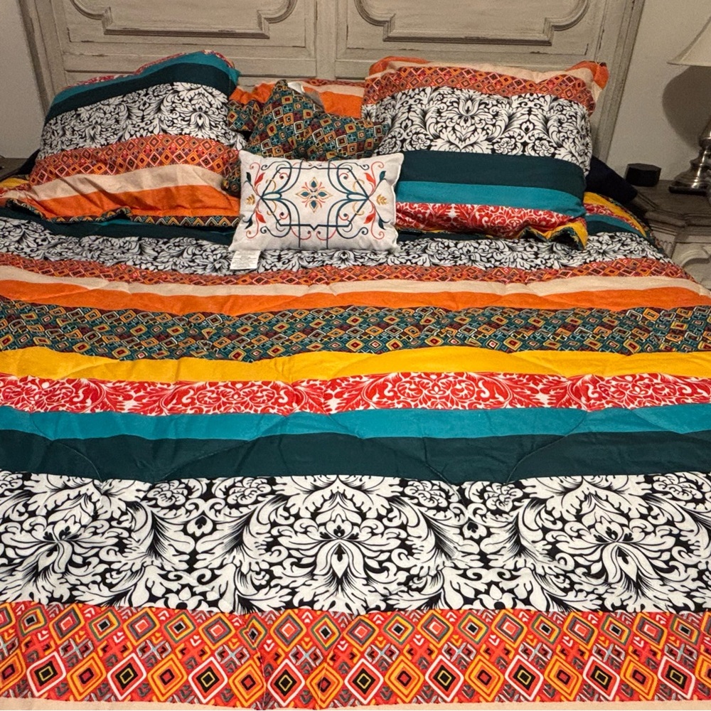 Colorful Striped Bedding Set - Picture 3 of 3